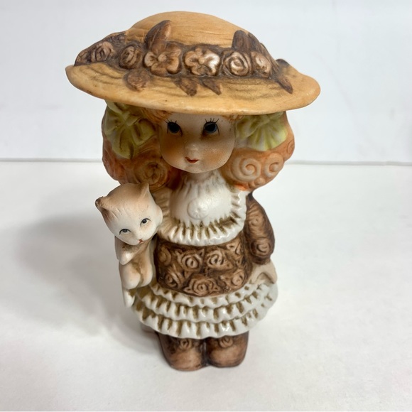 Vintage porcelain girl with kitty cat. Pretty Curly haired girl - Picture 2 of 7